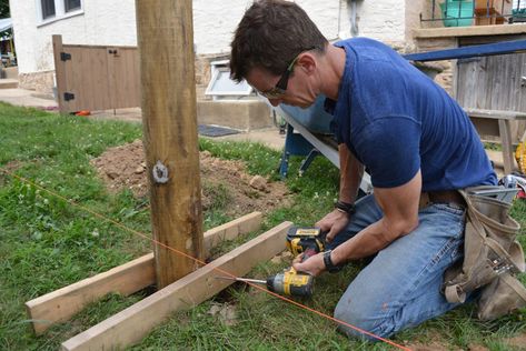 How to line up fence posts straight | MyFixitUpLife How To Make Fence, Fence Post Installation, Shed Ramp, Building A Fence, Diy Fence, Fence Posts, Diy Shed, Diy Cans, Building A Shed