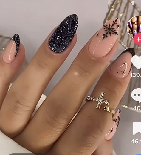 Black Xmas Nails, Korean Manicure, January Nails, Snowflake Nails, Christmas Nails Acrylic, Xmas Nails, Christmas Nail, Types Of Nails, Short Acrylic Nails