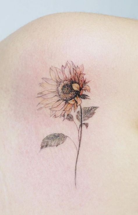 Sunflower Tattoo Thigh, Sunflower Tattoo Simple, Sunflower Tattoo Sleeve, Sunflower Tattoo Shoulder, Shape Tattoo, Muster Tattoos, Sunflower Tattoos, Tattoo Design Ideas, Unique Tattoo Designs