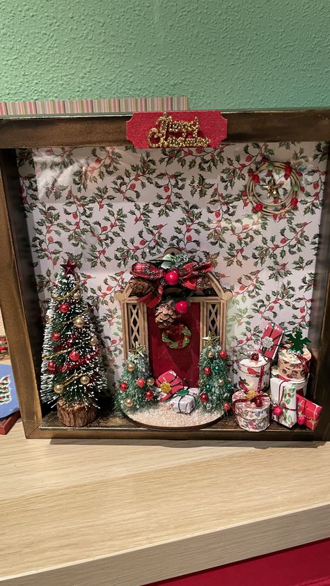 Christmas Shadow Box Ideas, Shadow Box Crafts, Diy Dollhouse Miniatures, Winter Room, 3d Christmas Cards, Christmas Diorama, Diy Shadow Box, Christmas Shadow Boxes, Art Boxes