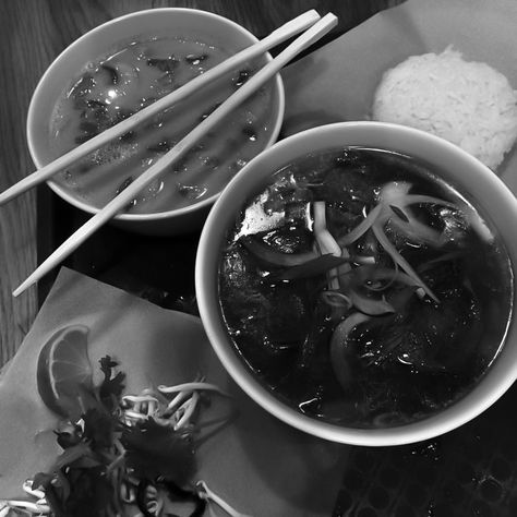 Rp Emo Theme, Highlight Food, Homemade Pho, Black And White Food, Foods Aesthetic, Atmospheric Photo, Food Icon, White Food, Dark Theme