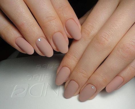 Neutral Fall Nails Round, Tan Oval Nails, Matte Bridal Nails, Ongles Beiges, Tan Nails, Nails Collection, Formal Nails, Minimal Nails, Classic Nails