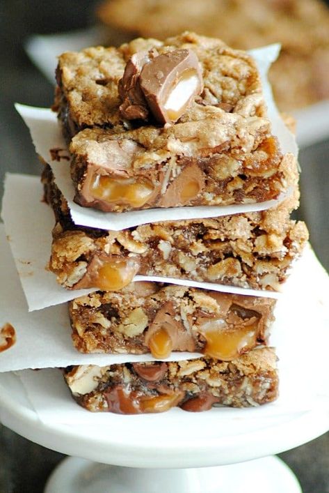 Rolo Oatmeal Cookie Bars Recipe - Something Swanky Rolo Bars, Desserts Nutella, Rolo Cookies, Oatmeal Cookie Bars, Smores Dessert, Granola Bar, Oatmeal Cookie, Crinkle Cookies, Cake Bars