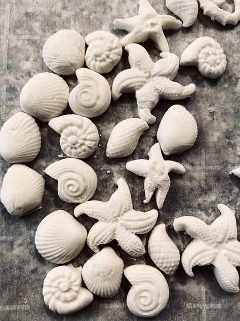 How to Make Fondant Seashell Decorations - Homestyle Alchemy Fondant Seashells, Seashell Decorations, Beach Theme Wedding Cakes, Edible Luster Dust, Beach Themed Cakes, Silicone Baking Sheet, Fun Cakes, Air Dry Clay Projects, Mermaid Theme Birthday