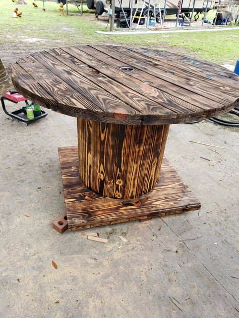 Wagon Wheel Table, Recycled Furniture Design, Cable Reel Table, Wood Spool Tables, Cable Spool Furniture, Large Wooden Spools, Wooden Spool Tables, Cable Spool Tables, Wooden Spool Projects