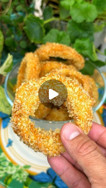 East Coast Kitchen, Homemade Onion Rings, Coast Kitchen, Onion Rings Recipe, Fried Calamari, Cast Iron Recipes, Cook Recipes, Say Bye, Cookie Frosting