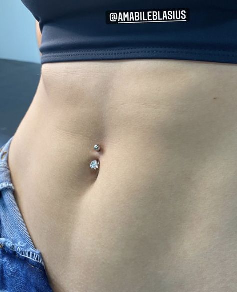 Belly Piercing Videos, Small Belly Button Piercing, Bottom Belly Button Piercing, Star Coquette, Belly Button Piercing Cute, Cute Nose Piercings, Belly Button Piercings, Perfect Abs, Bellybutton Piercings