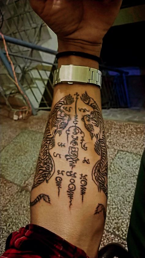 Cool Mens Tattoos Ideas, Thai Tattoos Men, Hindu Forearm Tattoo, Thai Warrior Tattoo, Thai Forearm Tattoo, Thai Leg Tattoo, Sak Yant Tattoo Arm, Cambodian Tattoo, Thailand Sleeve Tattoo