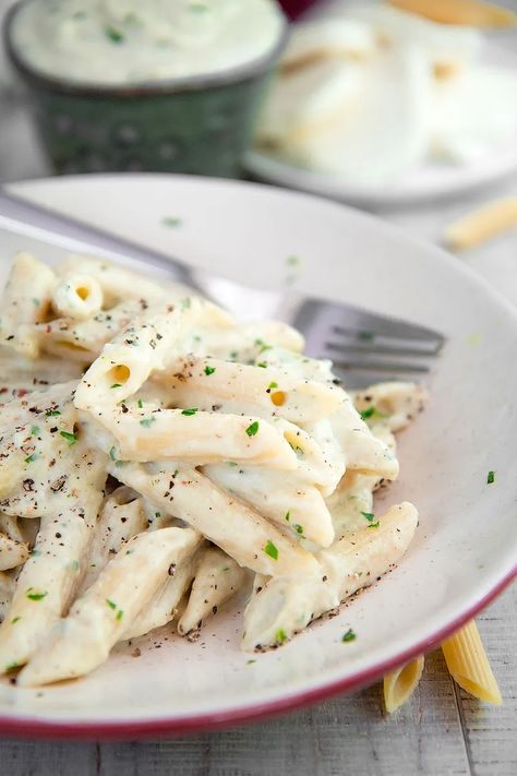 CREAMY MOZZARELLA AND EGGPLANT SAUCE PASTA Creamy Eggplant, Eggplant Sauce, Healthy Pasta Salad Recipes, Eggplant Pasta, Cream Sauce Pasta, Mozzarella Pasta, Easy Pasta Sauce, Salad Recipes Healthy Easy, Cream Sauce Recipes