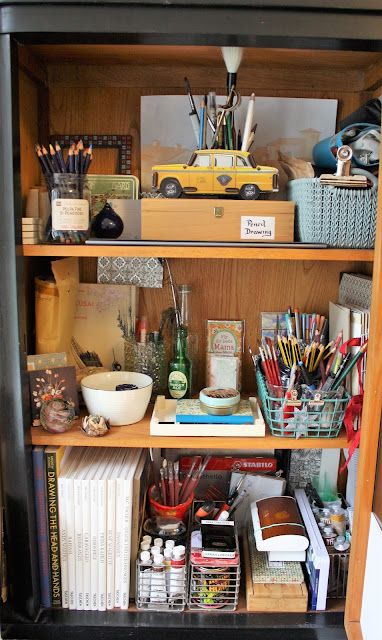 Watercolor Storage Ideas, Graphic Design Room Studio, Organizing Watercolor Supplies, Storing Office Supplies, New Art Supplies, Watercolor Supplies Storage, Aesthetic Art Supplies Organization, How To Store Art Supplies, Storing Art Supplies