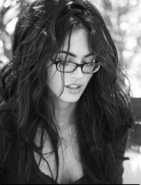 Megan Fox Pictures, Woman With Glasses, Megan Fox Photos, Megan Denise Fox, Fox Girl, Wearing Glasses, Girls With Glasses, Paranormal Romance, Megan Fox