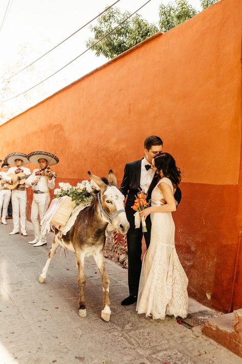 Classy Bride And Groom, Mexican Photography, Oaxaca Wedding, Mexican Aesthetic, Latin Wedding, Classy Bride, Hacienda Wedding, Classy Wedding Invitations, Mexico Destination Wedding