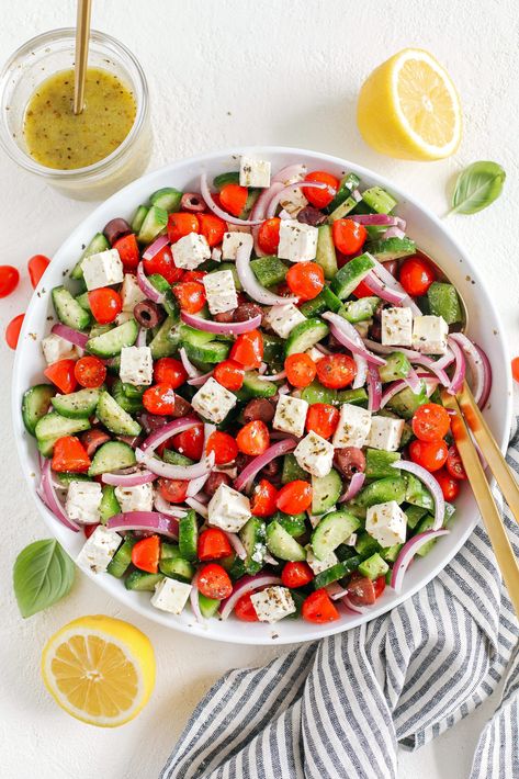 Greek Salad Dressing Recipe, Greek Cucumber Salad, Salad Appetizer Cups, Greek Salad Recipe, Greek Salad Dressing, Resep Salad, Greek Salad Recipes, Grape Salad, Mediterranean Salad