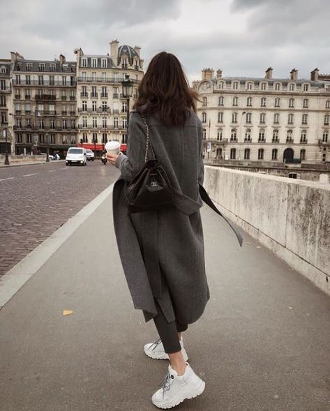 Weekend & Inspiration ~ Simply. Beautiful. | Cool Chic Style Fashion Style Année 80, Chanel Gabrielle, Backpack Outfit, Chanel Backpack, Gabrielle Chanel, Street Style Paris, Chanel Fashion, 가을 패션, Nordic Style