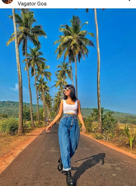 Para Road Goa Photography, Parra Road Goa Photoshoot, Goa Trip Outfit For Women, Goa Beach Poses, Parra Road Goa, Goa Poses For Women, Goa Poses, Goa Photoshoot, Goa Outfits Women