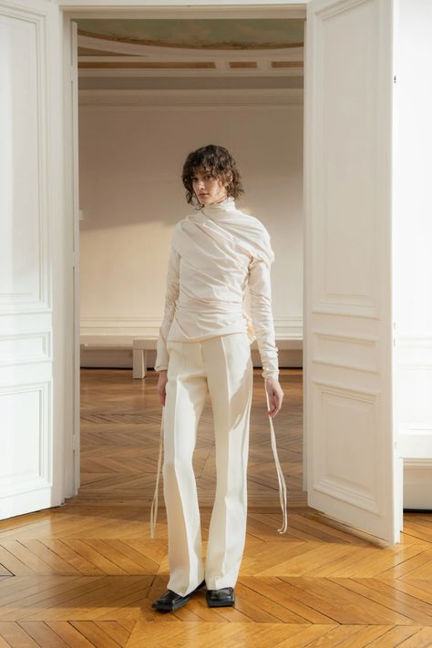 Maison Rabih Kayrouz Couture Spring 2023 [PHOTOS] – WWD Couture Spring 2023, Maison Rabih Kayrouz, Eastern Fashion, Rabih Kayrouz, Chic Dressing, Off White Pants, Middle Eastern Fashion, Ladies Who Lunch, Spring Summer 2023