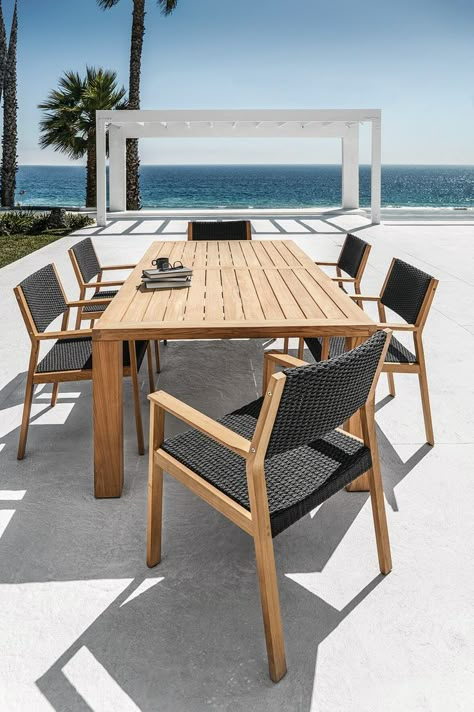 Gloster Outdoor Furniture, Modern Outdoor Dining Sets, Cherry Wood Furniture, Dining Outdoor, Modern Outdoor Dining, Royal Botania, Lloyd Flanders, Outside Furniture, Luxury Outdoor Furniture