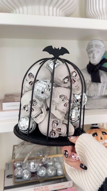 Diy Glam Halloween Decor, Diy Boho Halloween Decor, Halloween Bird Cage Ideas, Disco Ball Halloween Decor, Boho Halloween Decor Diy, Halloween Shelf Decor Ideas, Diy Disco Ball Decor, Hippie Halloween Decor, Disco Halloween Decor