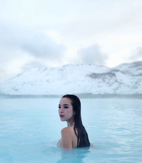 Iceland Travel Outfit, Iceland Photo Ideas, Willabelle Ong, Iceland Photoshoot, Iceland Outfit, Iceland Instagram, Iceland Fashion, Places In Iceland, Travel Instagram Ideas