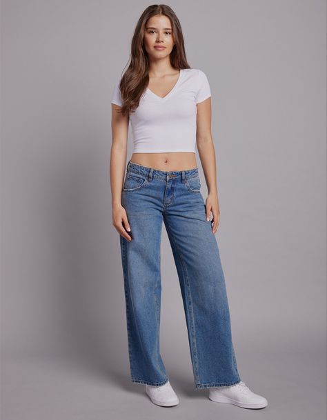 Loose Baggy Jean | Basics for Women: Cotton On | #CottonOn #CottonOnClothes #CottonOnClothing #CottonOnClothesOutfits #CottonOnClothesAesthetic #BasicOutfits #BasicClosetEssentials #BasicClothingEssentials #BasicClothes #BasicClothesForWomen #BasicClothesEssentialForWomen Hollister Low Rise Baggy Jeans, Low Rise Pants Outfit, Jeans For Short Legs, Straight Jeans Outfit, Low Rise Baggy Jeans, Wwe T Shirts, Thrift Inspo, Flannel Sweatshirt, Low Waisted Jeans