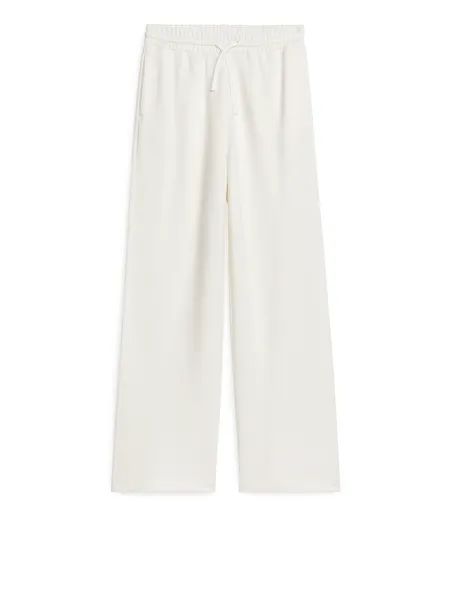 Shop Carefully Crafted Loungewear for Women - ARKET DE White Wide Leg Trousers, White Sweatpants, White Joggers, Wide Leg Sweatpants, Winter Capsule Wardrobe, Sweatshirt Fabric, Causual Outfits, Loungewear Sets, Matching Top