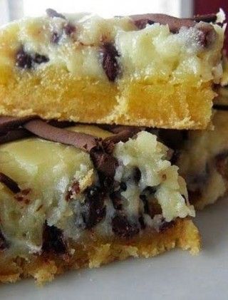 Chocolate Chip Ooey Gooey Butter Cake ~Get ready to write down this recipe, because it’s just so great and simple you just don’t want to pass it by. Luxury Desserts, Ooey Gooey Butter Cake, Bake Sweets, Gooey Cake, Gooey Butter, Gooey Butter Cake, Butter Cake Recipe, Ooey Gooey, Think Food