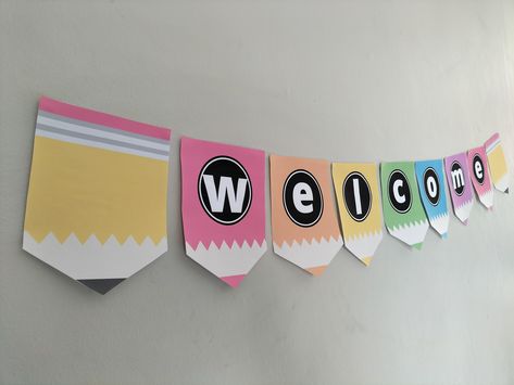 Brighten up your classroom with this Free Welcome Banner. Welcome Banner Printable, Welcome Banners, Phonics Free, Free Printable Banner, Labels Printables Free, Welcome Banner, Printables Freebies, Free Labels, Free Lettering