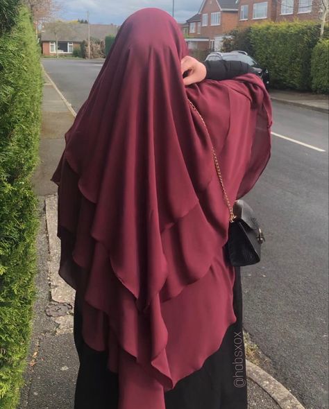 Maroon Abaya, Modest Winter Fashion, Ootd Winter, Cute Modest Outfits, Hijabi Fashion, Abayas Fashion, Abaya Fashion, Modest Dresses, Muslim Fashion