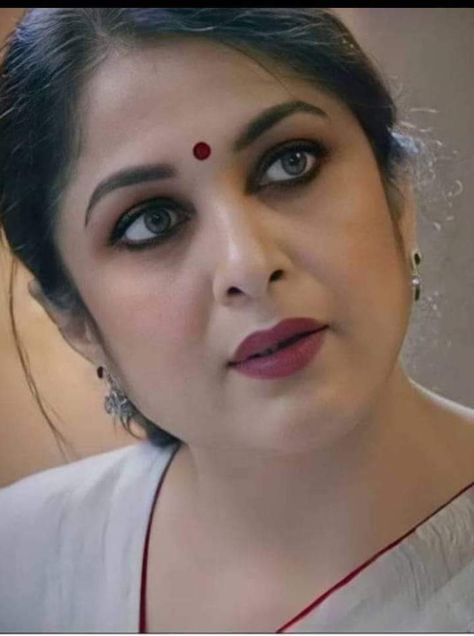 Ramya Krishna, Ramya Krishnan, Pretty Brunette, Beautiful Women Over 40, Stylish Dress Designs, Beautiful Smile Women, Photography Women, Indian Beauty Saree, Desi Beauty