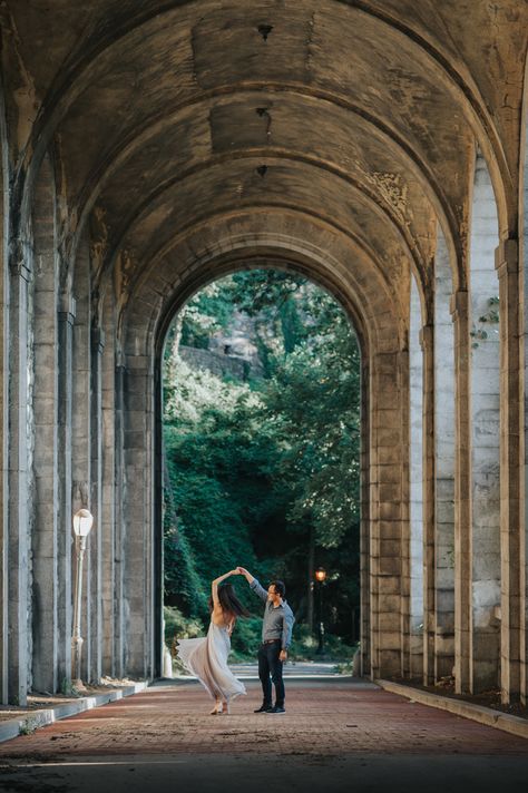 Engagement Session at the Cloisters at Manhattan Heights Brooklyn Bridge Park Engagement Photos, Met Cloisters Photoshoot, Brick Wall Engagement Pictures, Engagement Photos Brooklyn, Engagement Photo City, Engagement Photos Bridge, Castle Engagement Photos, Prenup Pictures, Cloisters Nyc