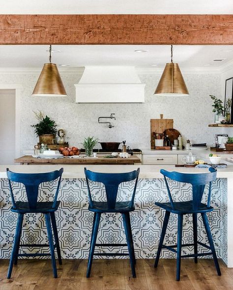 Farmhouse Lifestyle, Eclectic Farmhouse, Farmhouse Kitchen Remodel, Eclectic Kitchen, Classic Kitchen, Boho Kitchen, Modern Farmhouse Kitchens, Kitchen Stools, The Design Files