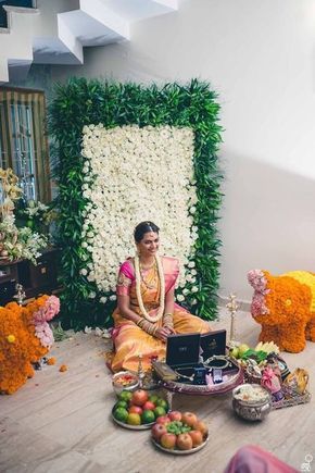 Bhaat Function Ideas, Temple Mandapam Decoration South Indian, South Indian Muhurtham Decor, Telugu Wedding Decor, Traditional South Indian Wedding Decor, South Indian Wedding Decor, Kannada Wedding, Haldi Stage, Bride Kerala