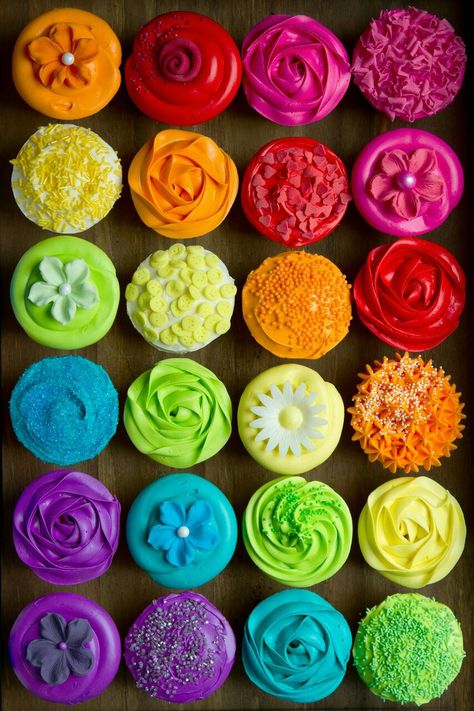 Green Velvet Cupcakes, Bouquet Cupcakes, Rainbow Things, Ice Cream Drinks, Colourful Wallpaper, Rainbow Pictures, Colorful Desserts, Color Candy, 70s Party