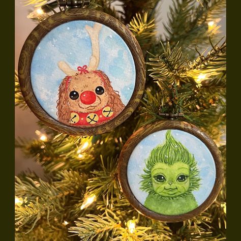 Less than an hour away till the update! I had just enough time to finish the owl today! ☺️❤️🎄✨ • • • #illustration #whimsical #watercolorpainting #cutepainting #handmadeart #originalart #cottagecoreart #smallbusiness #christmas #christmasdecor #handmade The Grinch Ornaments, Thanksgiving Illustration, Grinch Art, Pokemon App, Handpainted Christmas Ornaments, Cottage Core Art, Baby Grinch, Grinch Ornaments, Pressed Paper