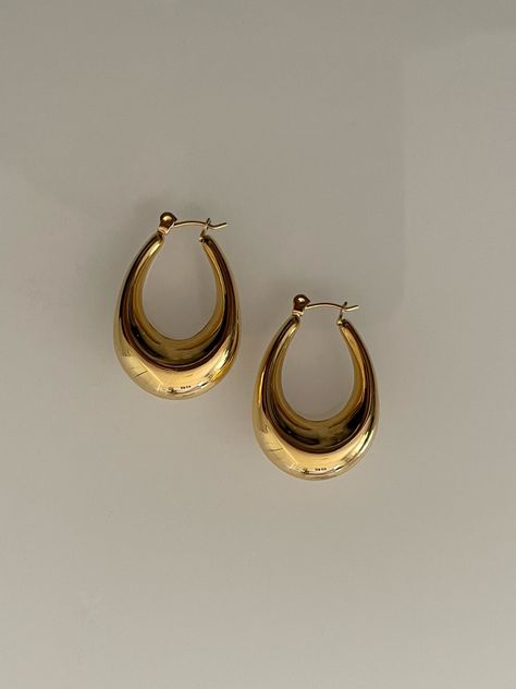 ⊙ 18k Gold ✠ Stainless Steel ⧥ PVD Vacuum Plated ⟡ Flawless Shine In stock! Order today and receive your item in 2-3 business days. Dark Gold Jewelry, Small Gold Hoop Earrings Aesthetic, Organic Gold Jewelry, Golden Jewelry Aesthetic, Gold Jewelry Aesthetic, Jewelry 2024, Vintage Gold Earrings, Golden Jewelry, Jewelry Accessories Ideas