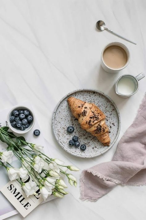 Food Photography Dessert, Food Flatlay, Breakfast Photography, Food Photography Inspiration, Food Photography Tips, Blogger Tips, Food Blogs, Fun Baking Recipes, Montpellier