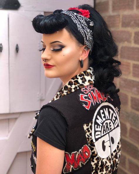 Psychobilly Hair, Gothabilly Fashion, Psychobilly Fashion, Band Jacket, Rockabilly Pinup, Betty And Veronica, Pin Up Outfits, Wearing All Black, Artist Outfit