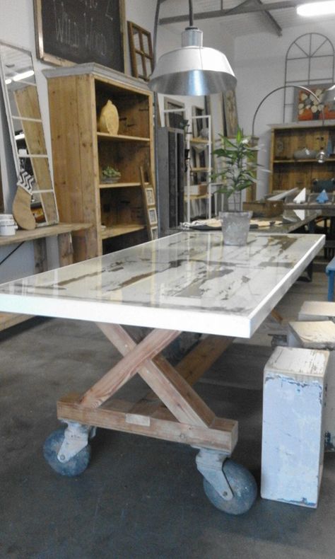 Table From Old Door, Pallet Bench Diy, Vintage Doors Repurposed, Old Door Tables, Door Tables, Door Dining Table, Wooden Dining Table Modern, Door Coffee Tables, Spool Furniture