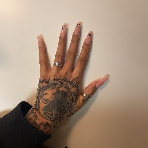 Outside Of Hand Tattoo, Jenna Hand Tattoo, Back Of The Hand Tattoos For Women, Hand Tats For Black Women, Eye Hand Tattoos For Women, Full Wrist Tattoos For Women, Tatoos Hands Woman, Aesthetic Hand Tattoos For Women, Hand Tattoos Big