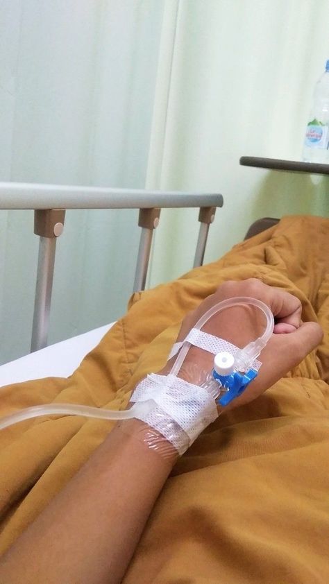 Hospital Bed Prank, In The Hospital Prank, Prank Hospital Picture, Dextrose In Hand Hospital, Hospital Prank Pictures, Hospital Prank Pictures For Friends, Burn Hand Pics, Glucose In Hospital Snapchat, Fake Hospitalized Snaps