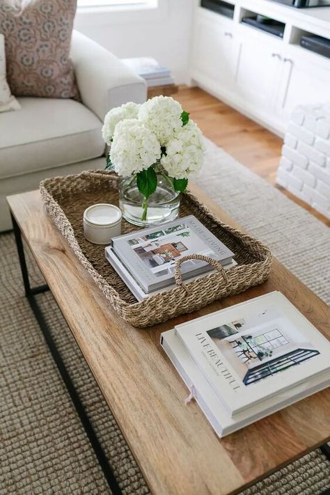 I love a good coffee table book both for inspiration Book Living Room, Best Coffee Table Books, Coffee Table Books Decor, Disc Interiors, Be Faithful, Album Decoration, Living Room Accent Tables, Coffee Table Styling, Functional Decor