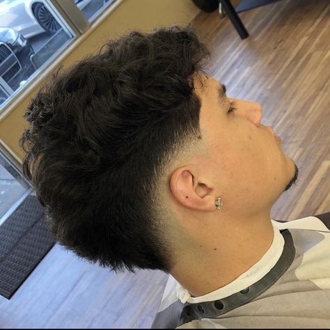 Mens Haircuts Thick Hair, Taper Fade Short Hair, Fade Haircut Curly Hair, Haircut Selfie, Photo Hijab, Mohawk Hairstyles Men, Mens Haircuts Short Hair, Burst Fade, Low Fade Haircut