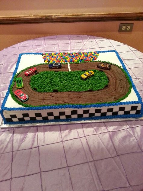 Race track groom's cake Race Track Cake, Army Birthday Cakes, Birthday Party Cupcakes, Racing Cake, Car Cakes, Race Car Cakes, Racing Birthday, Cars Birthday Party, Party Cupcakes