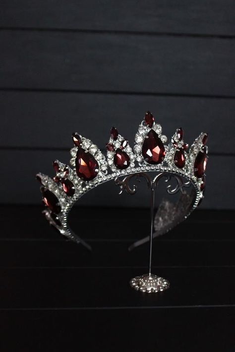 Burgundy Crown, Tiara Accessories, Crown Aesthetic, Yennefer Of Vengerberg, Beautiful Tiaras, Diamond Crown, Magical Jewelry, Crystal Tiaras, Royal Jewels