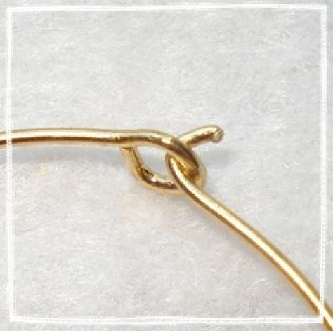 With the needle nose pliers, make a loop with one end of the wire. Bend the other side of the wire up to make a tab for your wine glass rings. Wine Glass Rings, Wine Ring, Crafts With Glass Jars, Needle Nose Pliers, Glass Markers, Make Your Own Wine, Wine Glass Markers, Wine Glass Charm, Wine Magazine