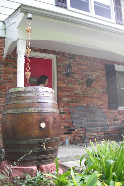 Rain chain into decorative rain barrel with antique finish...blends nicely with house and colors. Decorative Rain Barrels, Decorative Downspouts, Rain Barrel Stand, Water From Air, Rain Gardens, Rainwater Harvesting System, Rain Barrels, Rain Collection, 55 Gallon