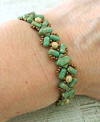 Linda's Crafty Inspirations: Bracelet of the Day: Lucy Bracelet with Rulla Beads Rulla Beads, Super Duo Beads, Bead Tutorials, Duo Beads, Jewerly Beads, Diy Jewelry Inspiration, Super Duo, Aura Crystals, Beading Jewelry