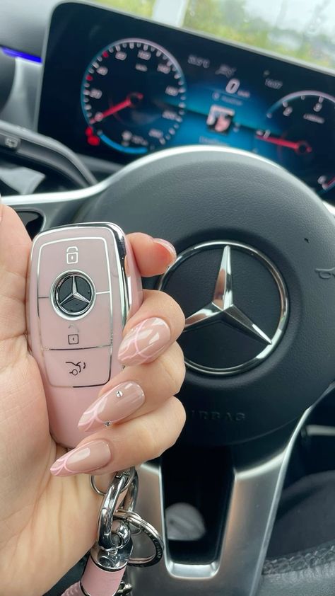 Car Keys Mercedes, Mercedes Benz Car Keys, Mercedes Car Keys, Mercedes Benz Keys Aesthetic, Vision Board Car Keys, Mercedes Keys Aesthetic, Pink Car Keys, Car Pink Aesthetic, Mercedes Benz Keys