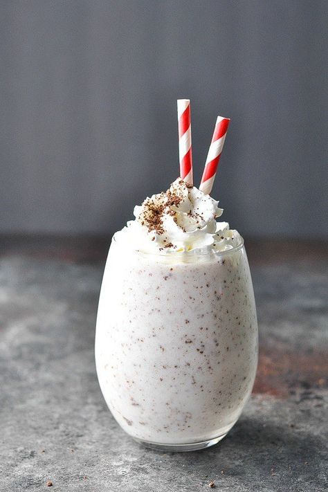 Cookies and Cream Protein Shake Cookies And Cream Protein Shake, Creamy Cookies, Cookies And Cream Protein, Shake Protein, Cookies And Cream Milkshake, Protein Milkshake, Protein Ideas, Smoothie Recipes With Yogurt, Coffee Protein Shake