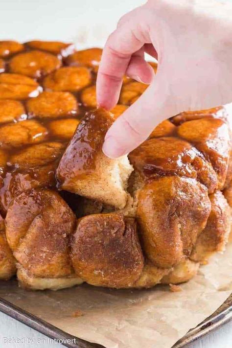 STYLECASTER | 17 Slow-Cooker Breads That Honestly Kind of Blow My Mind | Monkey Bread Monkey Bread Ideas, Breakfast Ideas French Toast, French Toast Casseroles, Crock Pot Sandwiches, Pumpkin Monkey Bread, Pizza Bread Recipe, Slow Cooker Bread, Bread Ideas, Irish Soda Bread Recipe